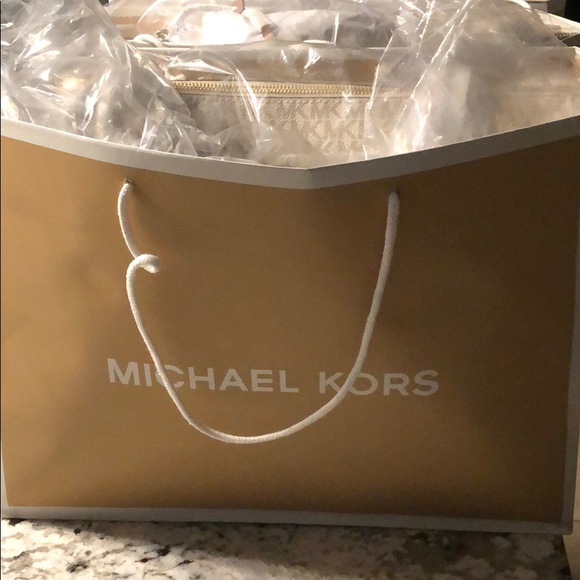 🆕MiCHAEL KORS large signature tote 👜 - Picture 6 of 7